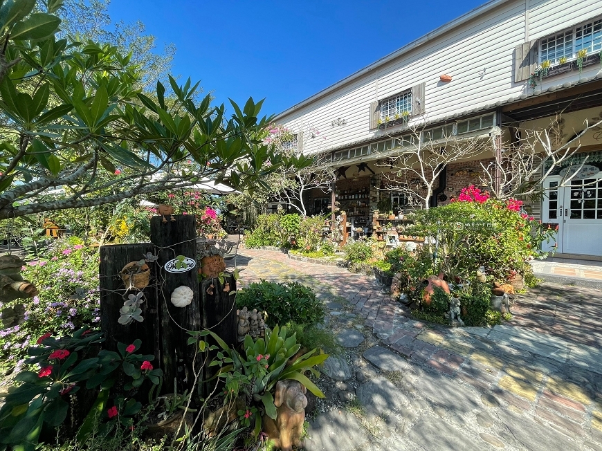 [台南美食] 超夢幻花草系!鄉村風庭園餐廳 2031幸福包裝場 台南玉井景觀餐廳推薦 @城市少女阿璇