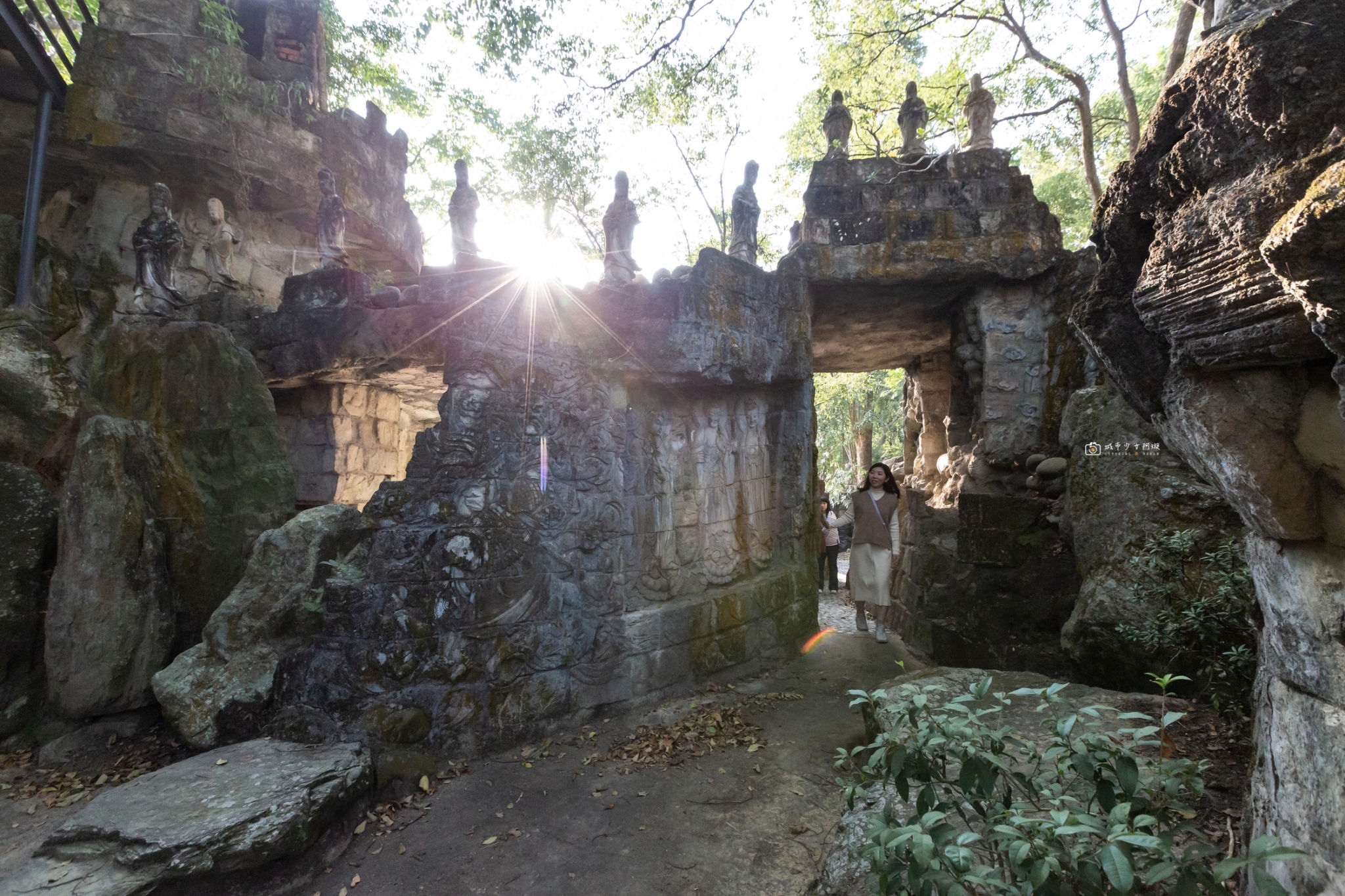 [台南景點]IG爆紅台版吳哥窟  楠西萬佛寺 小普陀山禪修公園 2023開放預約參觀 台南必訪絕美景點超好拍 @城市少女阿璇