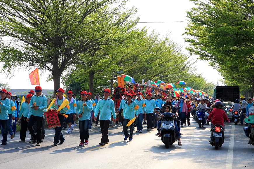 [台南活動]國家重要民俗 學甲上白礁祭典追蜈蚣看熱鬧必看重點解析｜人力扛蜈蚣.華麗輦宮.真人藝閣糖果雨.特色陣頭.開基保生大帝 @城市少女阿璇