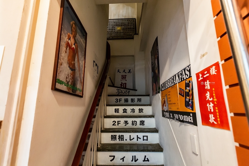 底片攝影最愛  復古相館結合飲品店 繽紛場景風格多元超好拍｜台南又又美FotoShop @城市少女阿璇