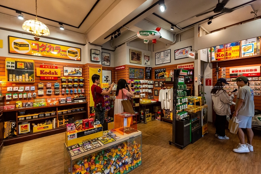 底片攝影最愛  復古相館結合飲品店 繽紛場景風格多元超好拍｜台南又又美FotoShop @城市少女阿璇