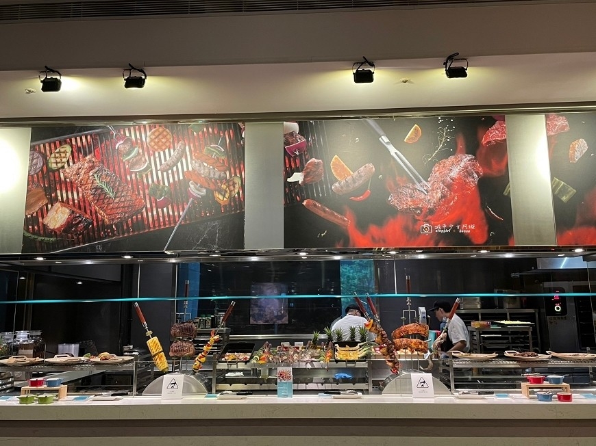 [台北美食]超夯！台北寒舍艾美酒店探索廚房buffet  超精緻甜點、炭烤海鮮必吃 生啤酒機無限暢飲 台北吃到飽推薦 @城市少女阿璇