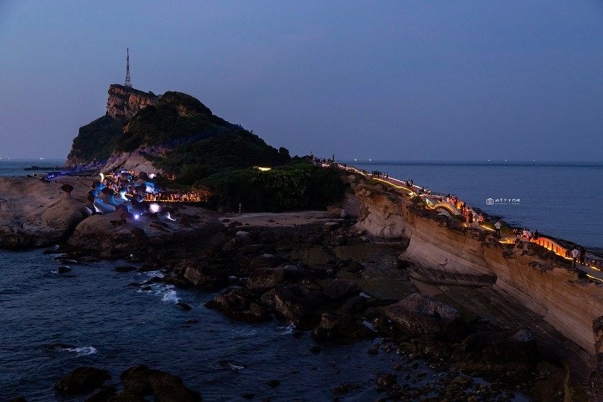 [新北旅遊]美翻！2023野柳夜訪女王頭 璀璨絢麗奇岩光影 期間限定必去景點！ @城市少女阿璇