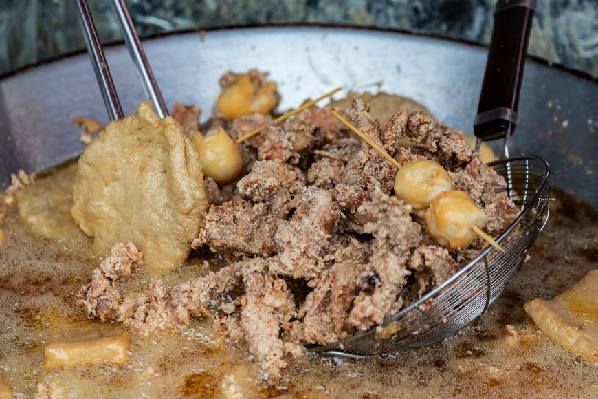 [台南美食]超人氣秒殺美食！安南區最強三角骨  中州寮保安宮三角骨 安南區必吃排隊美食 @城市少女阿璇