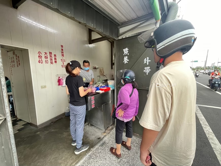 [台南美食]銅板價隱藏版美食！店小二臭豆腐  安南區20年老店 在地人從小吃到大～ @城市少女阿璇