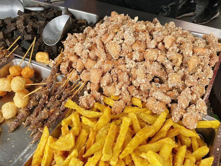 [台南美食]超人氣秒殺美食！安南區最強三角骨  中州寮保安宮三角骨 安南區必吃排隊美食 @城市少女阿璇