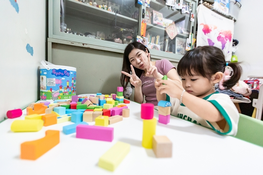 [育兒日記]孩子的桌上小樂園！高CP值兒童桌椅推薦，多功能學習/遊戲/吃飯桌，KIDUS兒童多功能學習桌椅組開箱心得～ @城市少女阿璇