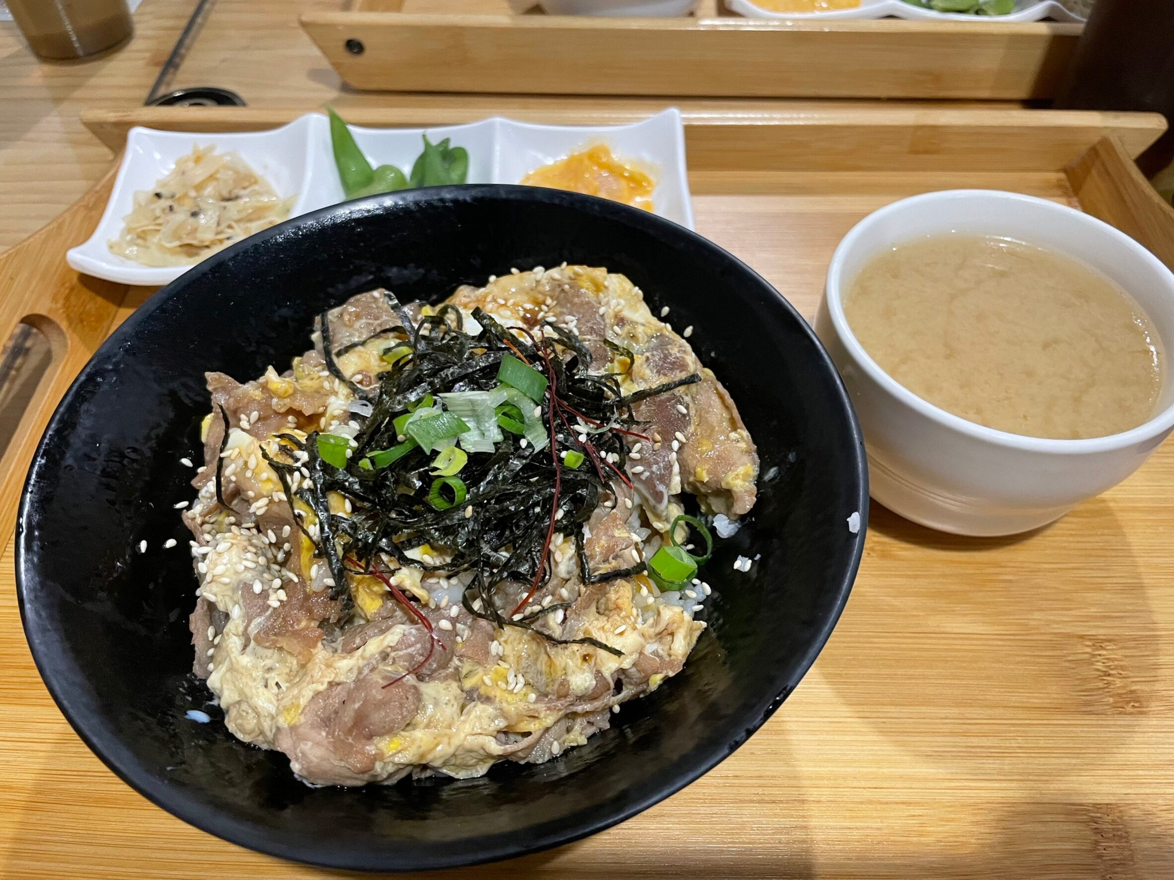 [台南美食]高CP值佳里美食推薦，在百年老屋嚐美食，日式定食、咖哩、丼飯，份量足價位親民～｜黃金美 • 食 @城市少女阿璇