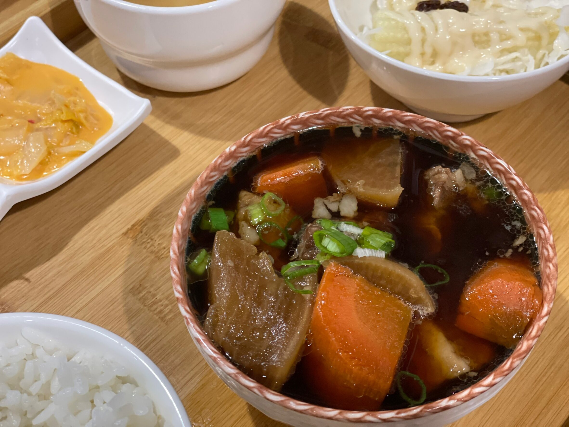 [台南美食]高CP值佳里美食推薦，在百年老屋嚐美食，日式定食、咖哩、丼飯，份量足價位親民～｜黃金美 • 食 @城市少女阿璇