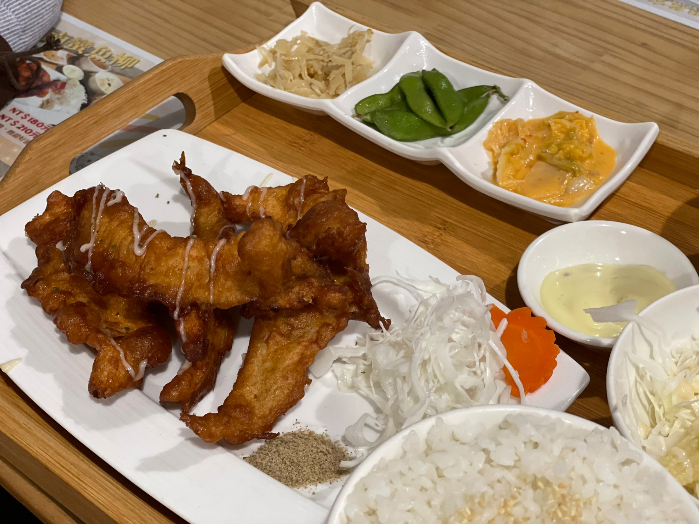 [台南美食]高CP值佳里美食推薦，在百年老屋嚐美食，日式定食、咖哩、丼飯，份量足價位親民～｜黃金美 • 食 @城市少女阿璇