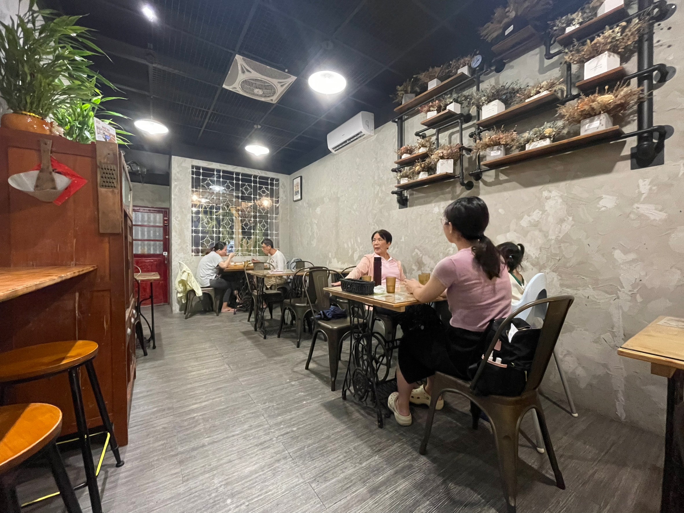 [台南美食]高CP值佳里美食推薦，在百年老屋嚐美食，日式定食、咖哩、丼飯，份量足價位親民～｜黃金美 • 食 @城市少女阿璇