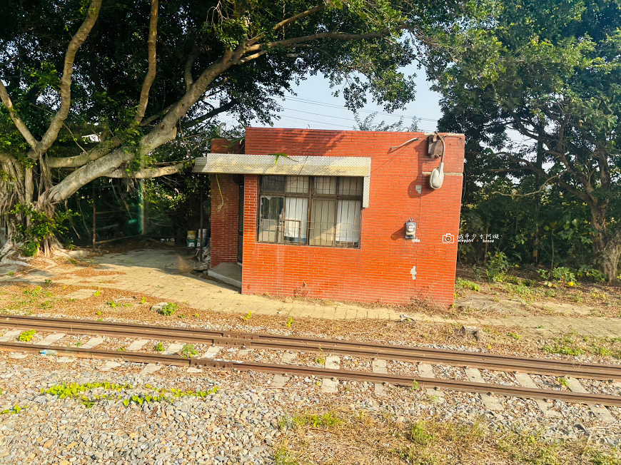 [台南旅遊]台南新玩法！搭懷舊「勝利號」看舊鐵道、吃冰，藍皮列車加上蒂芬妮藍車廂，超級美～ @城市少女阿璇