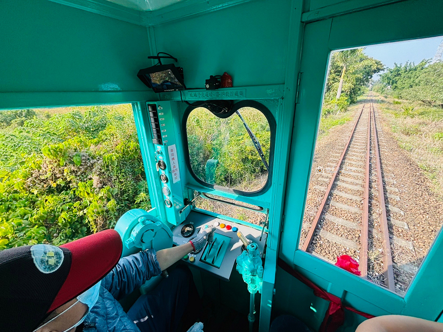 [台南旅遊]台南新玩法！搭懷舊「勝利號」看舊鐵道、吃冰，藍皮列車加上蒂芬妮藍車廂，超級美～ @城市少女阿璇