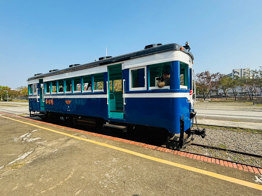 [台南旅遊]台南新玩法！搭懷舊「勝利號」看舊鐵道、吃冰，藍皮列車加上蒂芬妮藍車廂，超級美～ @城市少女阿璇