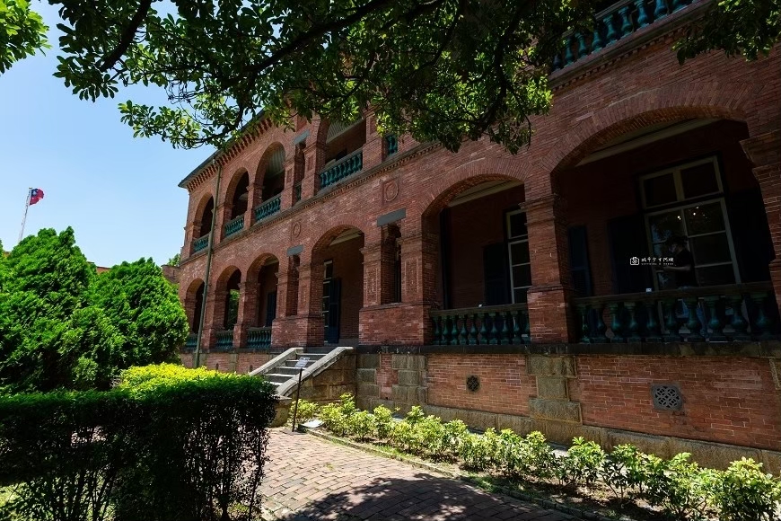 [新北美食]充滿歐式風情的淡水河畔餐廳，淡水景觀餐廳推薦｜淡水領事館咖啡 Consulate @城市少女阿璇