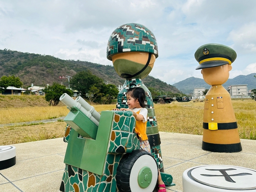 [屏東景點]超好拍！Q版阿兵哥公仔站在棋盤上 多台戰車超帥氣 屏東車城景點｜棋開得勝戰車公園 @城市少女阿璇