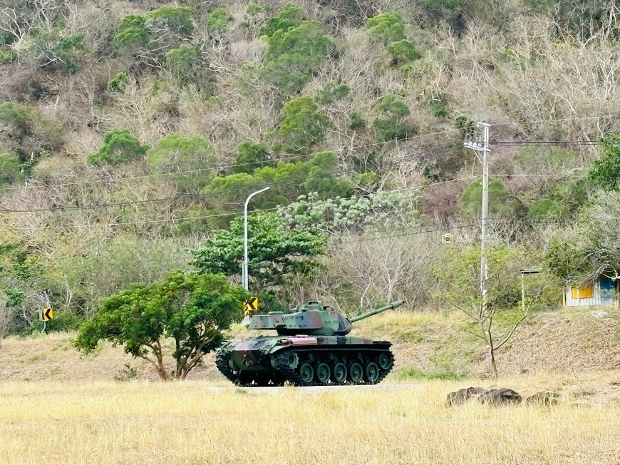 [屏東景點]超好拍！Q版阿兵哥公仔站在棋盤上 多台戰車超帥氣 屏東車城景點｜棋開得勝戰車公園 @城市少女阿璇