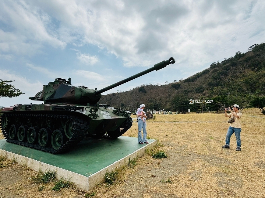 [屏東景點]超好拍！Q版阿兵哥公仔站在棋盤上 多台戰車超帥氣 屏東車城景點｜棋開得勝戰車公園 @城市少女阿璇