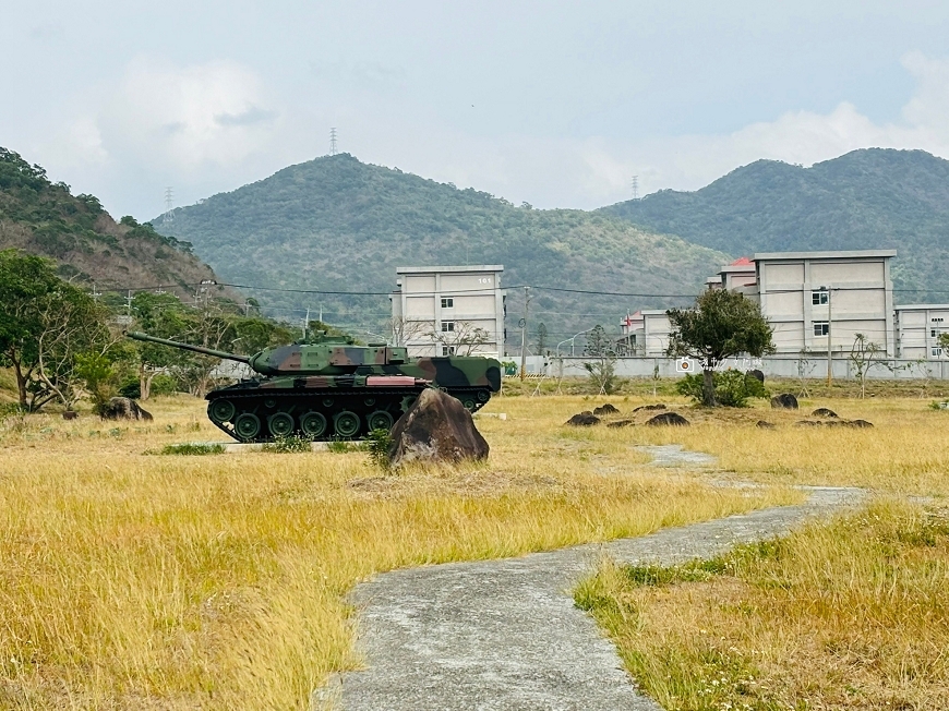 [屏東景點]超好拍！Q版阿兵哥公仔站在棋盤上 多台戰車超帥氣 屏東車城景點｜棋開得勝戰車公園 @城市少女阿璇