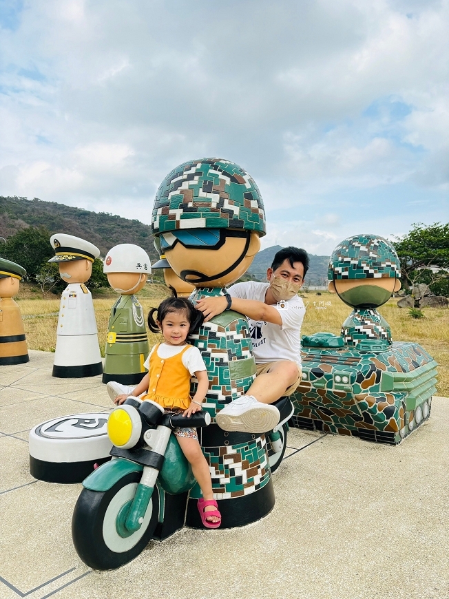 [屏東景點]超好拍！Q版阿兵哥公仔站在棋盤上 多台戰車超帥氣 屏東車城景點｜棋開得勝戰車公園 @城市少女阿璇