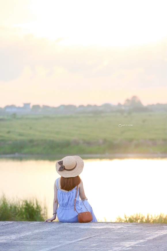 [台南景點]必追！堤坊滿版黃金雨花景，金黃阿勃勒花海夢幻美拍｜安定蘇厝河堤公園 @城市少女阿璇