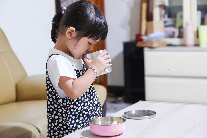 [育兒日記]幼兒開學必備！作伴姓名貼安心材質，防水耐高溫超耐用，客製化繽紛餐碗、不鏽鋼杯真心推薦 @城市少女阿璇