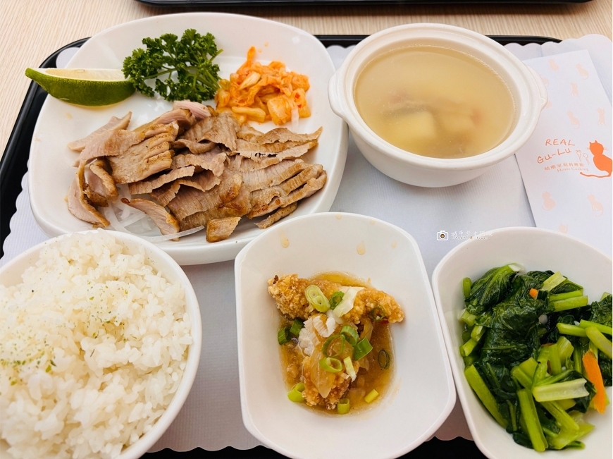 [台南美食]吃完會想念！台南家庭聚餐推薦，家常菜簡餐也可單點都美味，平假日皆滿滿人潮｜咕嚕家庭料理館 @城市少女阿璇