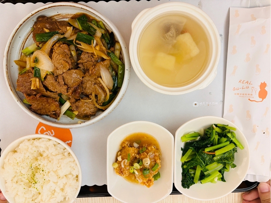 [台南美食]吃完會想念！台南家庭聚餐推薦，家常菜簡餐也可單點都美味，平假日皆滿滿人潮｜咕嚕家庭料理館 @城市少女阿璇