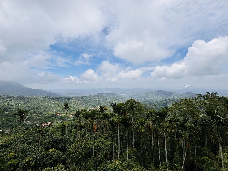 [台南景點]坐擁遼闊平原美景，175咖啡公路最高景觀咖啡廳，  喝咖啡看夕陽吃山產｜台南最高峰五隆園咖啡民宿 @城市少女阿璇