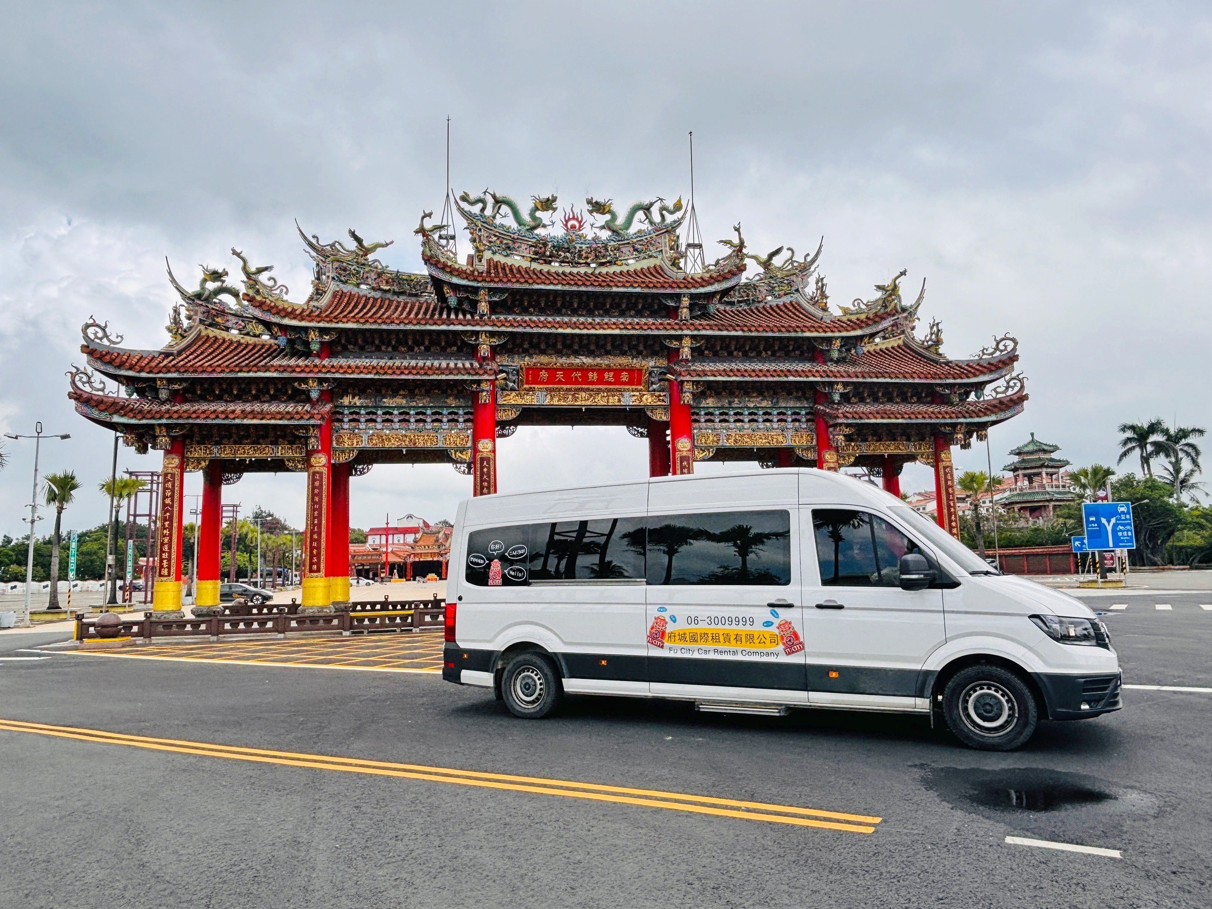 台南包車遊～安全舒適的全新車隊，包車旅遊才能真正放鬆，台灣包車推薦｜府城國際台灣包車 @城市少女阿璇