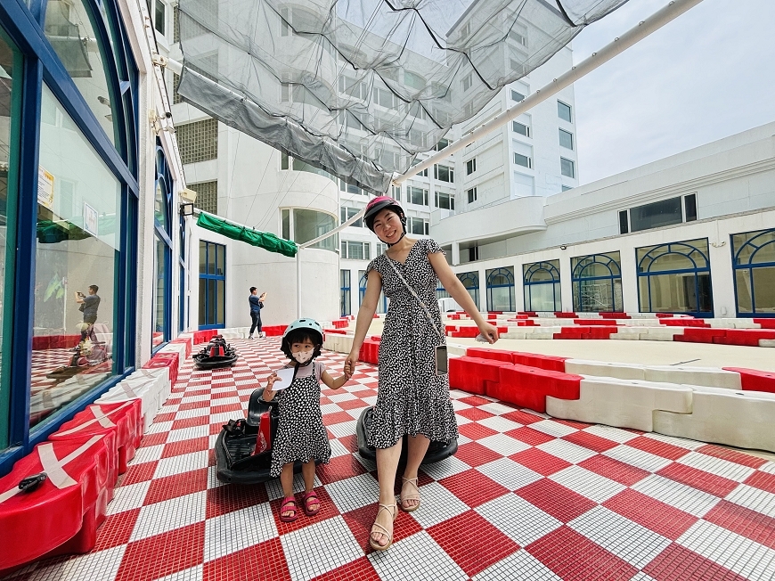 [屏東住宿]CP值爆表！墾丁激推親子飯店，超大兒童遊戲室/兒童甩尾車/戶外戲水池，絕對讓小孩玩瘋，屏東親子飯店推薦｜墾丁長灘休閒飯店 @城市少女阿璇