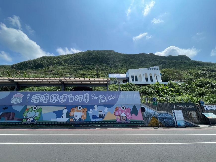 [新北旅遊]來趟深澳鐵道自行車半日遊，搭乘河豚列車穿越星空隧道，飽覽無敵山海美景，2024深澳鐵道自行車期間限定夜間開放！ @城市少女阿璇