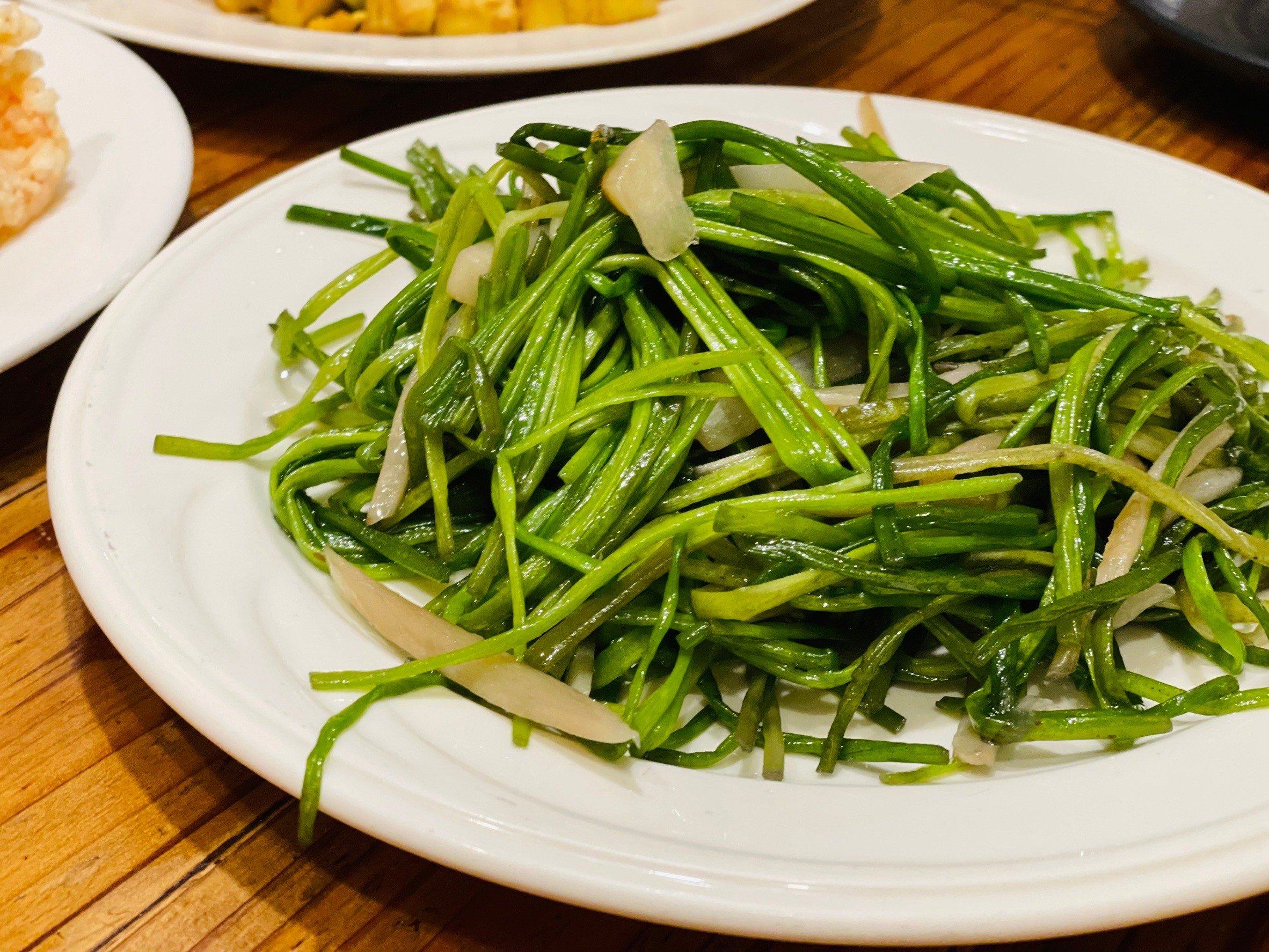 [台南美食]在地人才知道！在日式包廂吃台式熱炒，營業到凌晨不趕人，台南聚餐推薦｜上鶴茶坊 @城市少女阿璇