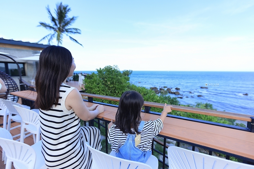 [台東旅遊]網美必訪！絕美海景就在眼前，看海放空好療癒，台東海景咖啡廳推薦 |藍色海灣Bluebayou @城市少女阿璇