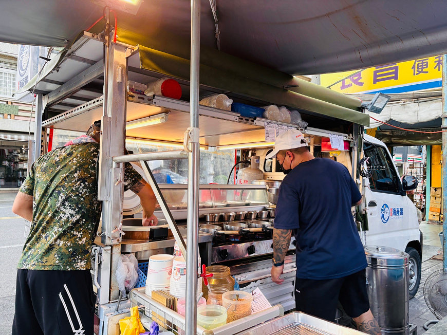 [台南美食]西港廟口的在地好滋味  滿滿海鮮料多湯頭鮮甜  西港美食推薦｜頭哥海產粥 @城市少女阿璇