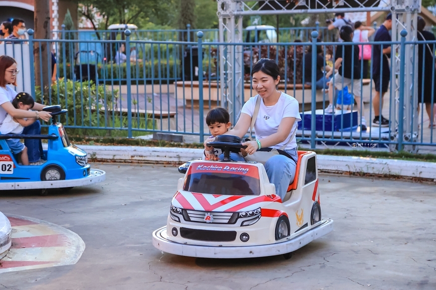 [高雄住宿]激推小孩放電行程！下樓就到SKM Park Outlet、鈴鹿賽道樂園，高雄親子飯店推薦｜高雄華園大飯店草衙館 @城市少女阿璇