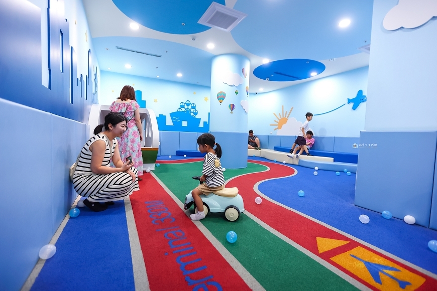 [高雄住宿]激推小孩放電行程！下樓就到SKM Park Outlet、鈴鹿賽道樂園，高雄親子飯店推薦｜高雄華園大飯店草衙館 @城市少女阿璇