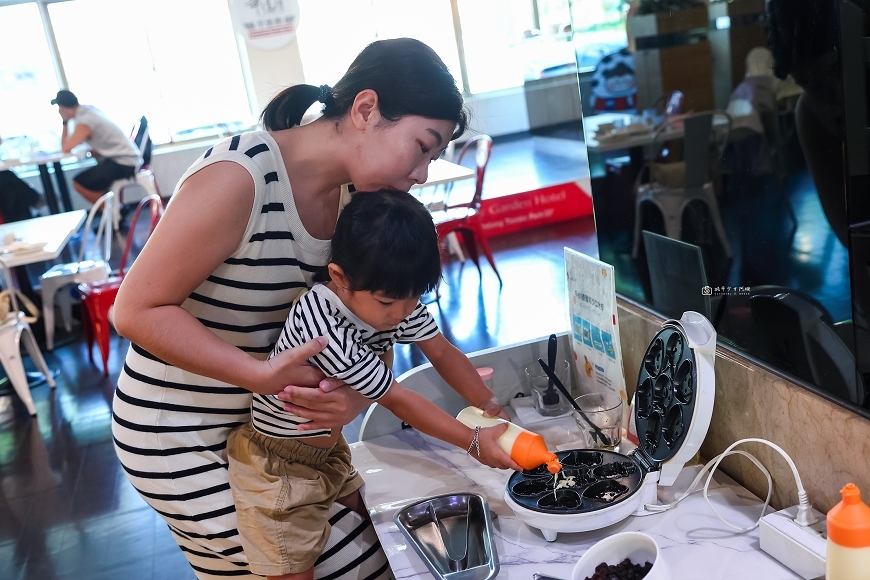 [高雄住宿]激推小孩放電行程！下樓就到SKM Park Outlet、鈴鹿賽道樂園，高雄親子飯店推薦｜高雄華園大飯店草衙館 @城市少女阿璇