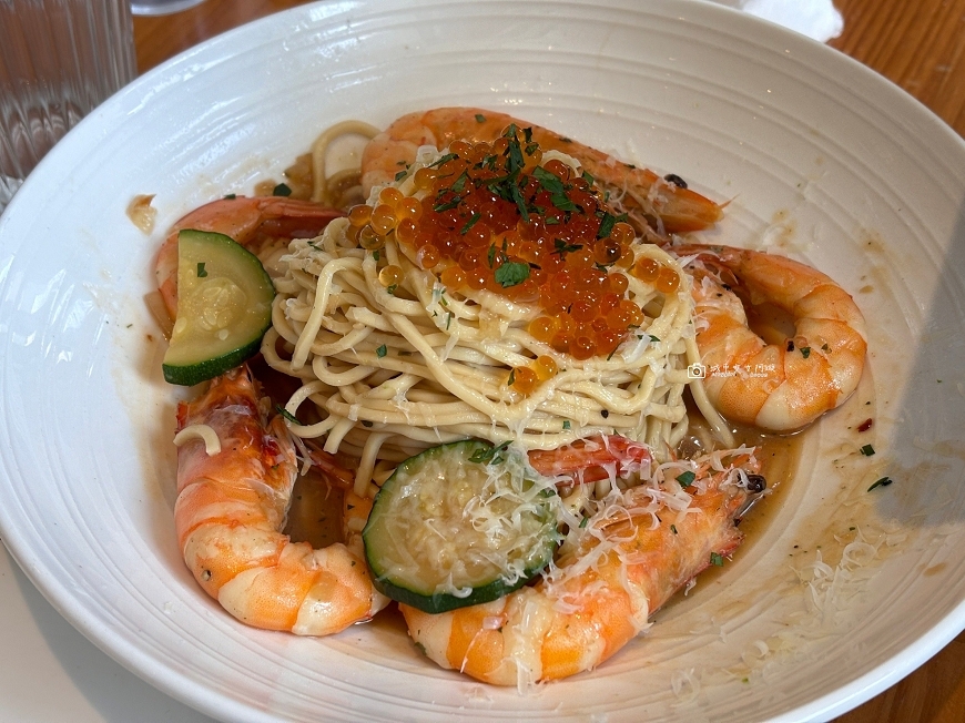 [台南美食]明亮挑高空間、座位多好用餐，友愛街巷弄的Q彈手工麵，聚餐推薦｜Dor,留手工義大利麵 @城市少女阿璇