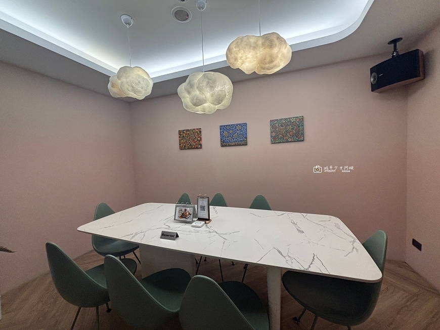 [台南美食]好拍又舒適的聚會空間，台南網美氛圍餐廳，每個角落都有小巧思｜我在cogitocafe52 @城市少女阿璇