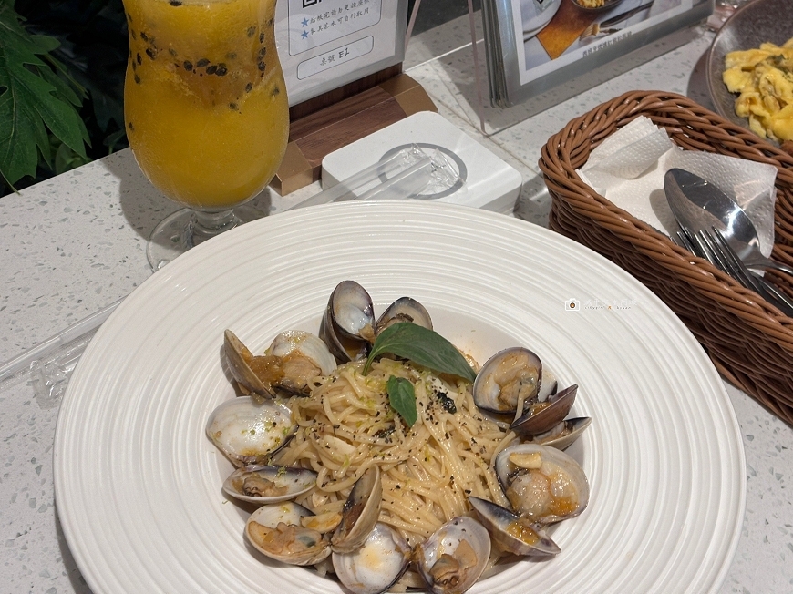 [台南美食]好拍又舒適的聚會空間，台南網美氛圍餐廳，每個角落都有小巧思｜我在cogitocafe52 @城市少女阿璇