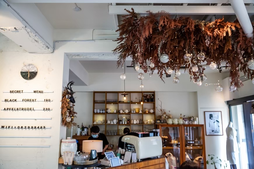 [台南美食]輕易拍出歐洲感的河畔餐廳，運河畔的浪漫餐酒館｜Wom Salone @城市少女阿璇