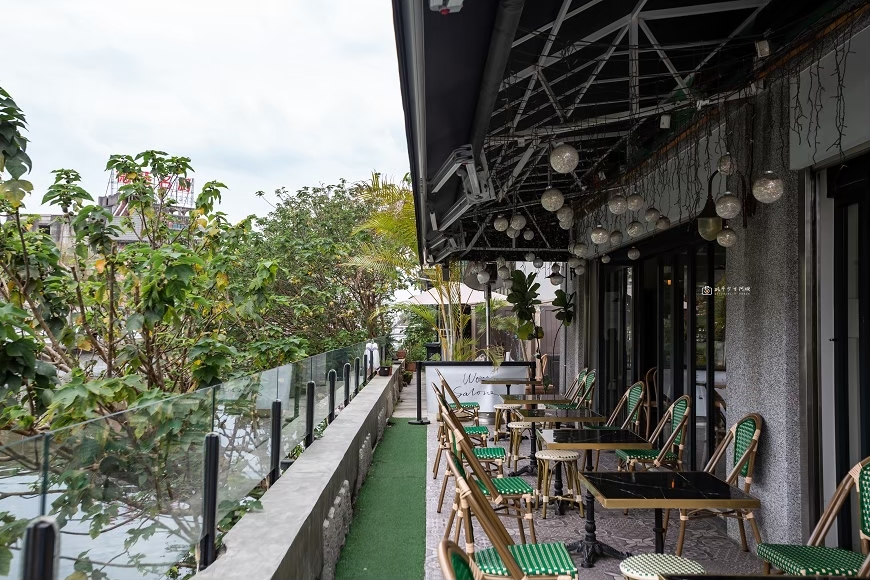 [台南美食]輕易拍出歐洲感的河畔餐廳，運河畔的浪漫餐酒館｜Wom Salone @城市少女阿璇