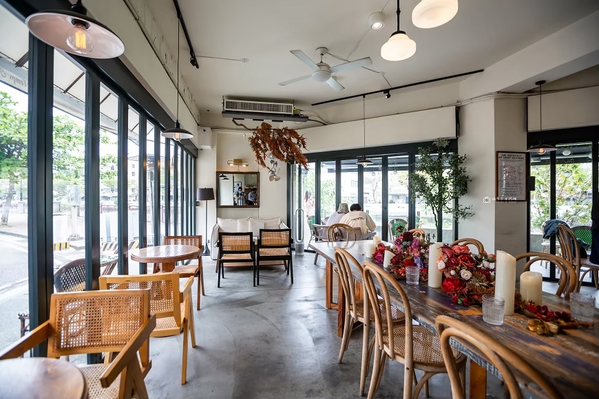 [台南美食]輕易拍出歐洲感的河畔餐廳，運河畔的浪漫餐酒館｜Wom Salone @城市少女阿璇