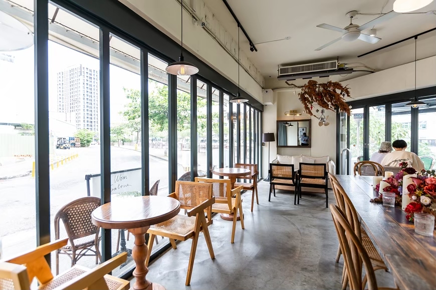 [台南美食]輕易拍出歐洲感的河畔餐廳，運河畔的浪漫餐酒館｜Wom Salone @城市少女阿璇
