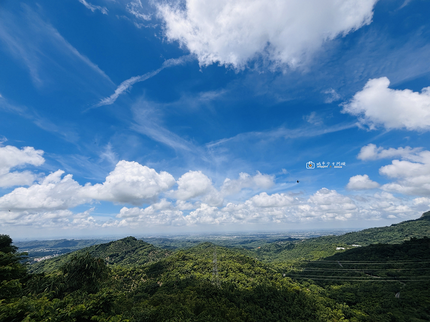 [台南旅遊]高人氣東山咖啡館，山巒美景一覽無遺，大鋤花間咖啡生態農場，東山175咖啡公路景觀餐廳推薦 @城市少女阿璇