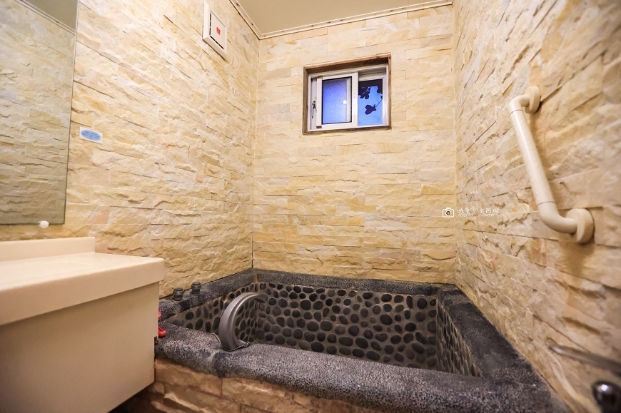 [屏東住宿]南洋風戶外大眾池體驗，多種溫泉SPA池，專屬美人湯與獨棟木屋｜茴香戀戀溫泉會館 ，屏東四重溪溫泉季 @城市少女阿璇