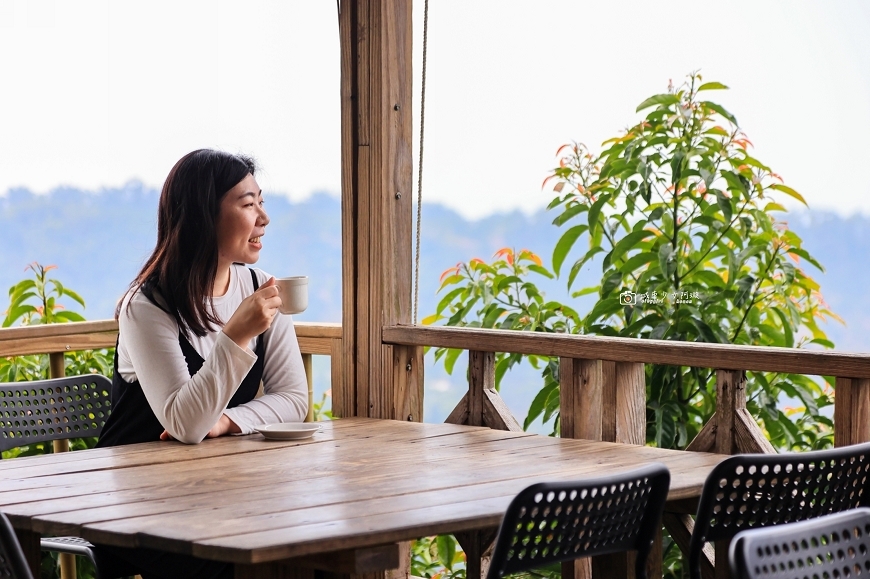 [台南旅遊]高人氣東山咖啡館，山巒美景一覽無遺，大鋤花間咖啡生態農場，東山175咖啡公路景觀餐廳推薦 @城市少女阿璇