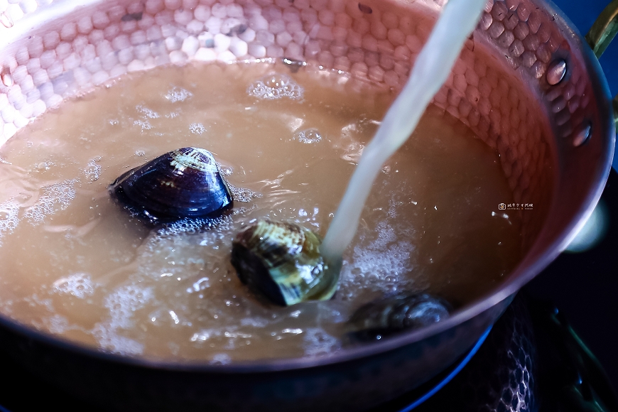 [南投美食]二訪渡之島日高鍋物，18度C系列品牌超人氣火鍋，精緻質感空間，自助吧選擇豐富，埔里聚餐餐廳推薦｜渡之島日高鍋物 @城市少女阿璇