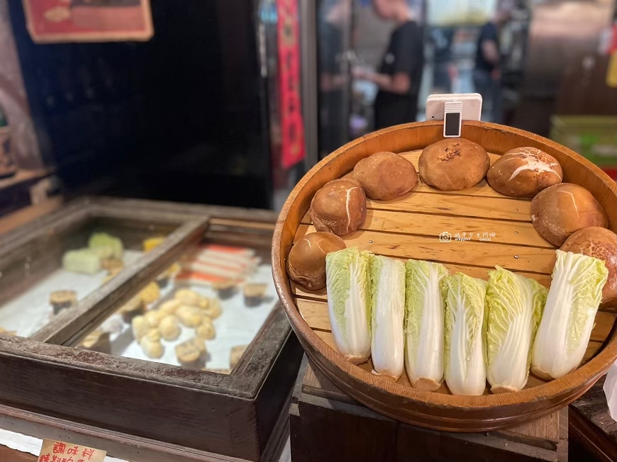 [台南美食]漫遊台南夜晚，海安路上的日式居酒屋，串燒與啤酒的完美搭配｜杉樽串燒居酒屋 @城市少女阿璇
